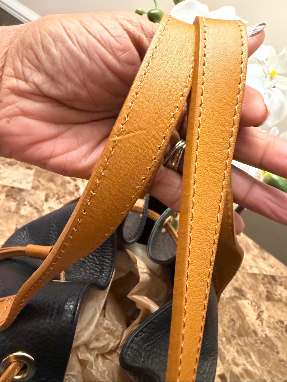 🥰♥️Anna Paola Black Pebbled Leather Drawstring Tote Bag (Made in Italy) - Picture 6 of 16